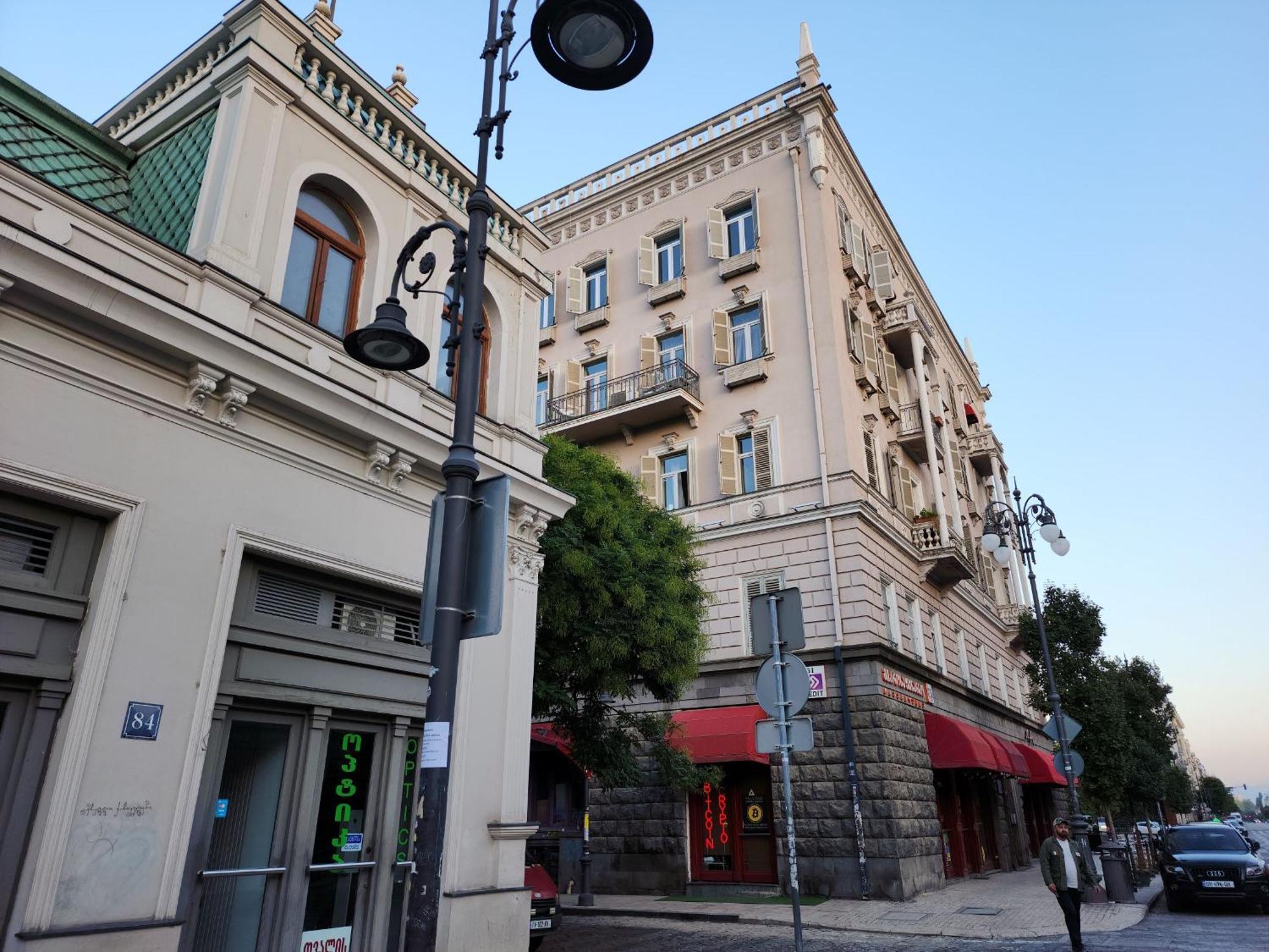 Gallary Hostel Tbilisi Buitenkant foto