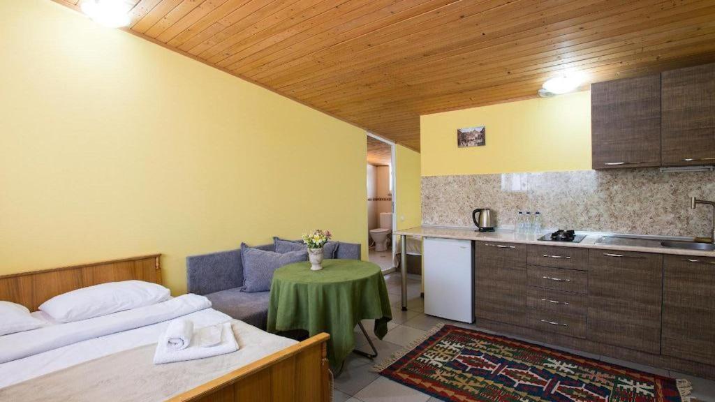Gallary Hostel Tbilisi Buitenkant foto