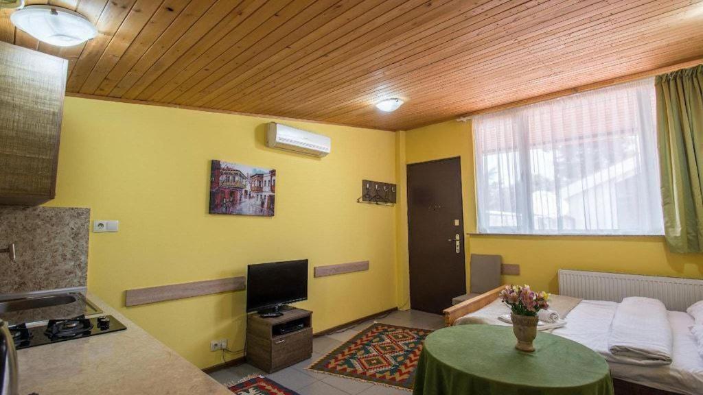 Gallary Hostel Tbilisi Buitenkant foto
