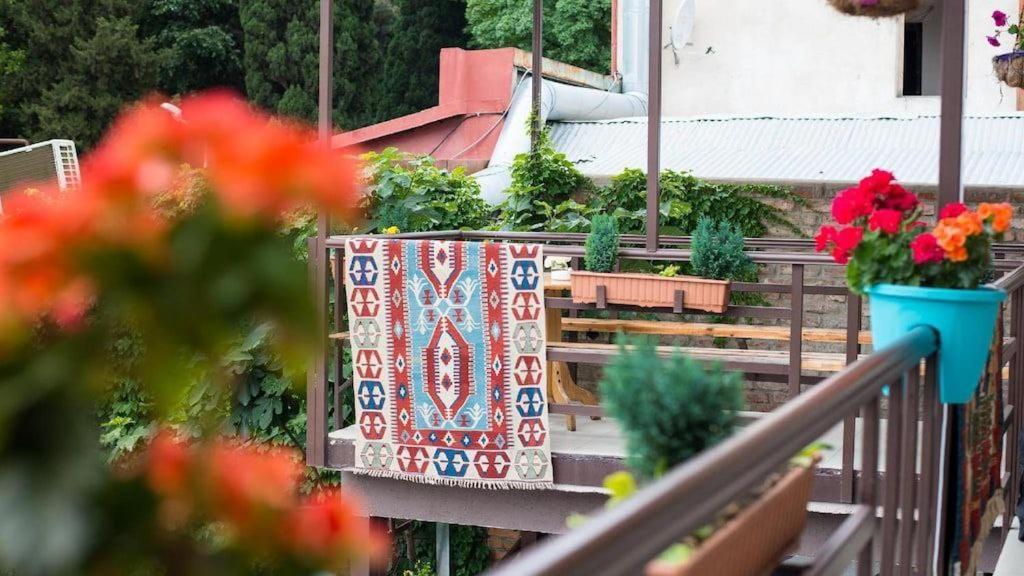 Gallary Hostel Tbilisi Buitenkant foto
