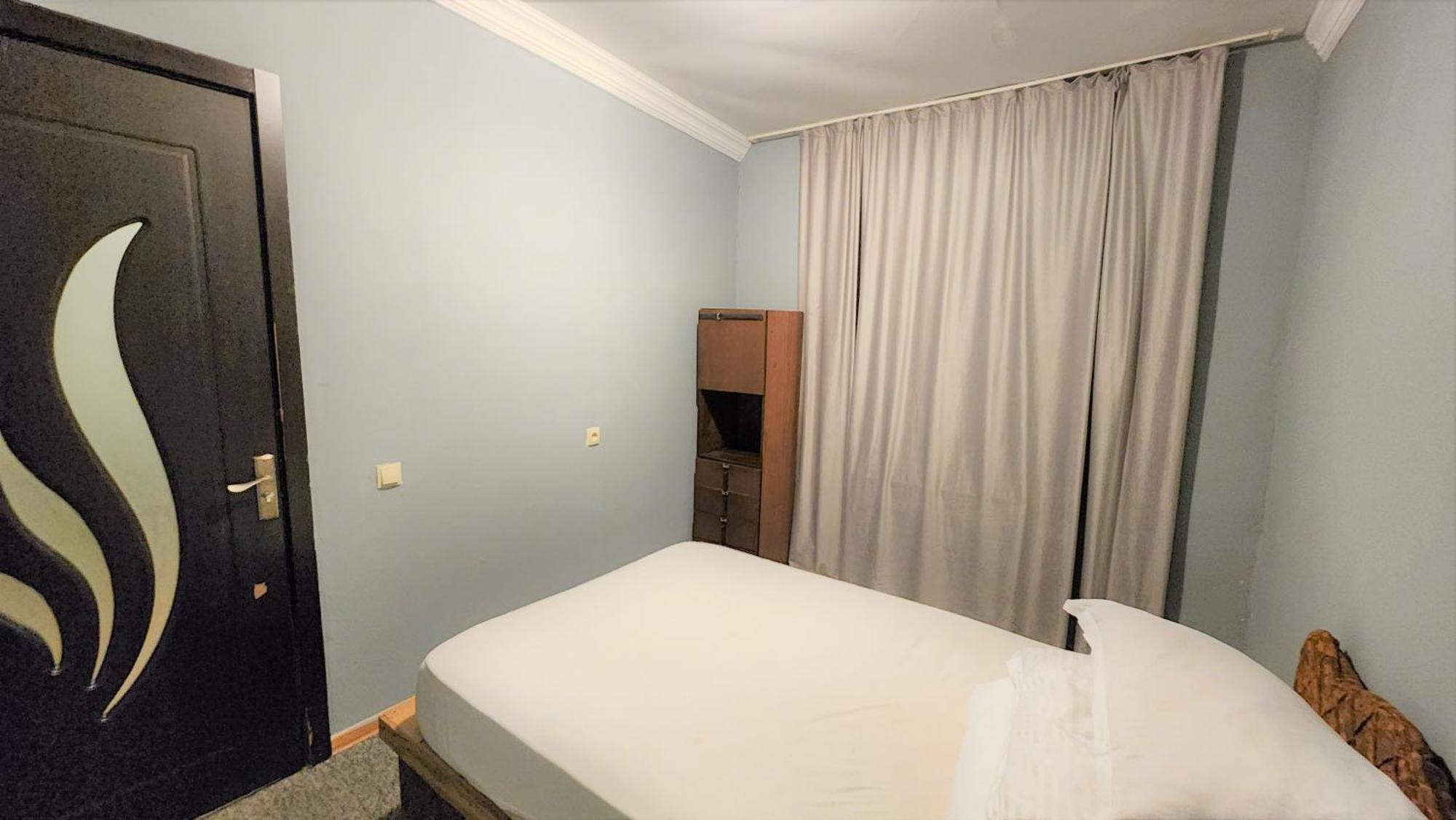 Gallary Hostel Tbilisi Buitenkant foto